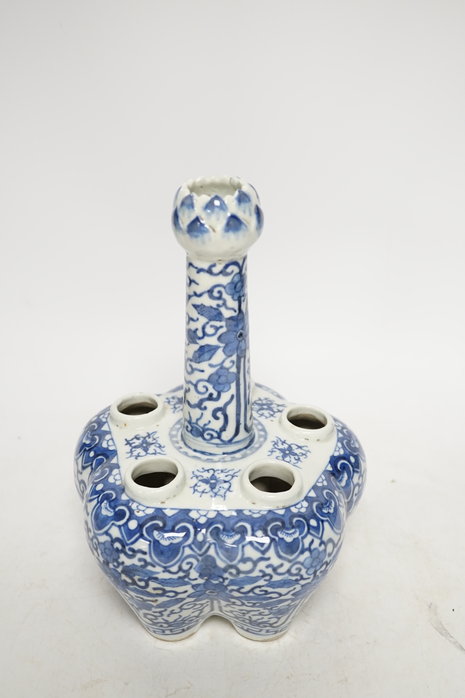 An early 20th century Chinese blue and white tulip vase, 24cm. Condition - good